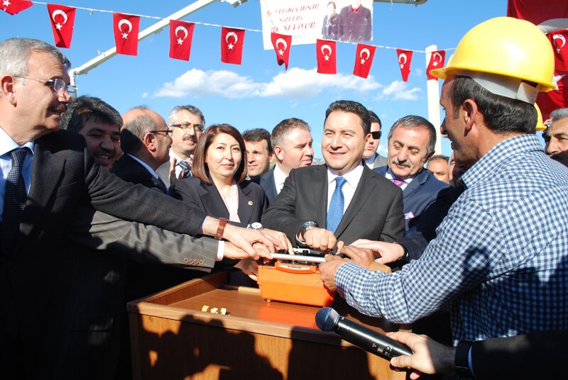 2013 yl Hastanenin Resmi Al ile mam Hatip Ortaokulu'nun temel atma treninden resimler